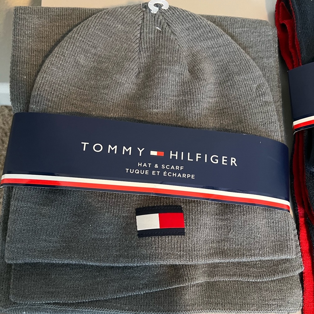 TOMMY HILFIGER Hat & Scarf Set NWT $98 - Picture 1 of 2